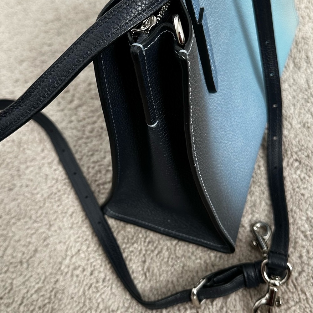 Coach , mixed blues, zippered closure - Picture 9 of 17